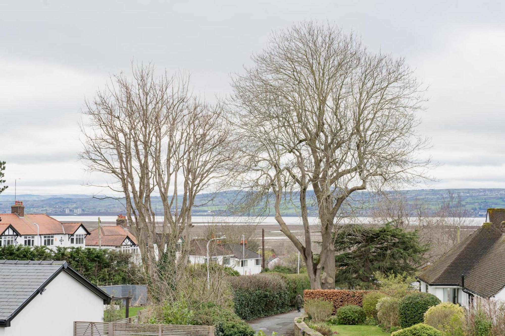 Beautifully Done 5 Bed Barn Conversion In - Sleeps Up To 10 Heswall