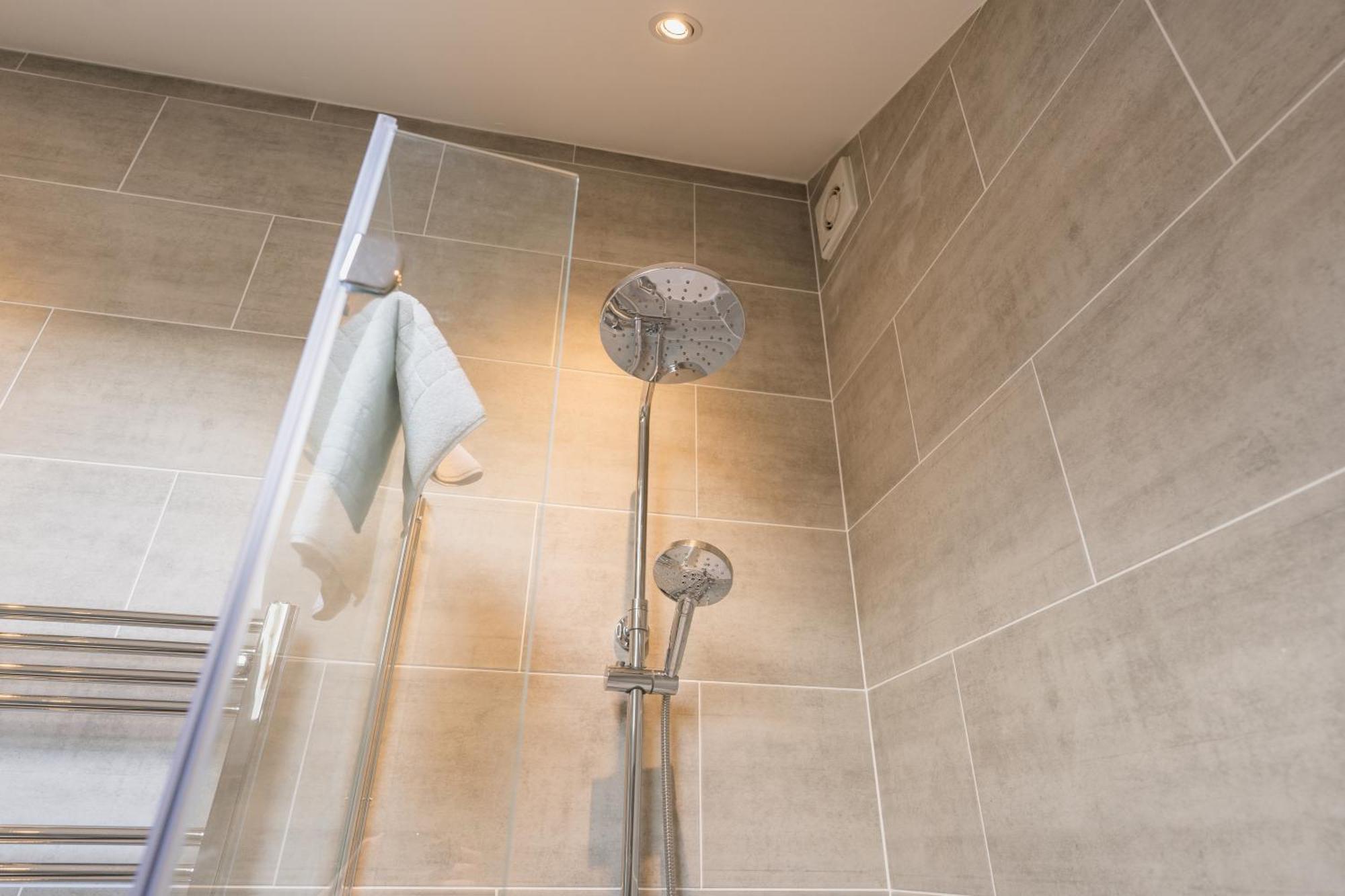 Beautifully Done 5 Bed Barn Conversion In - Sleeps Up To 10 *