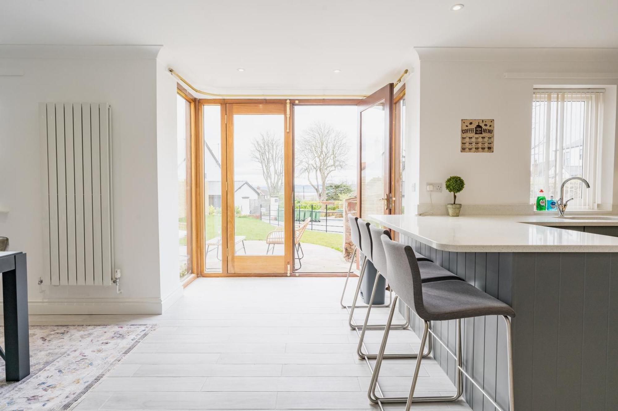 Beautifully Done 5 Bed Barn Conversion In - Sleeps Up To 10 Heswall