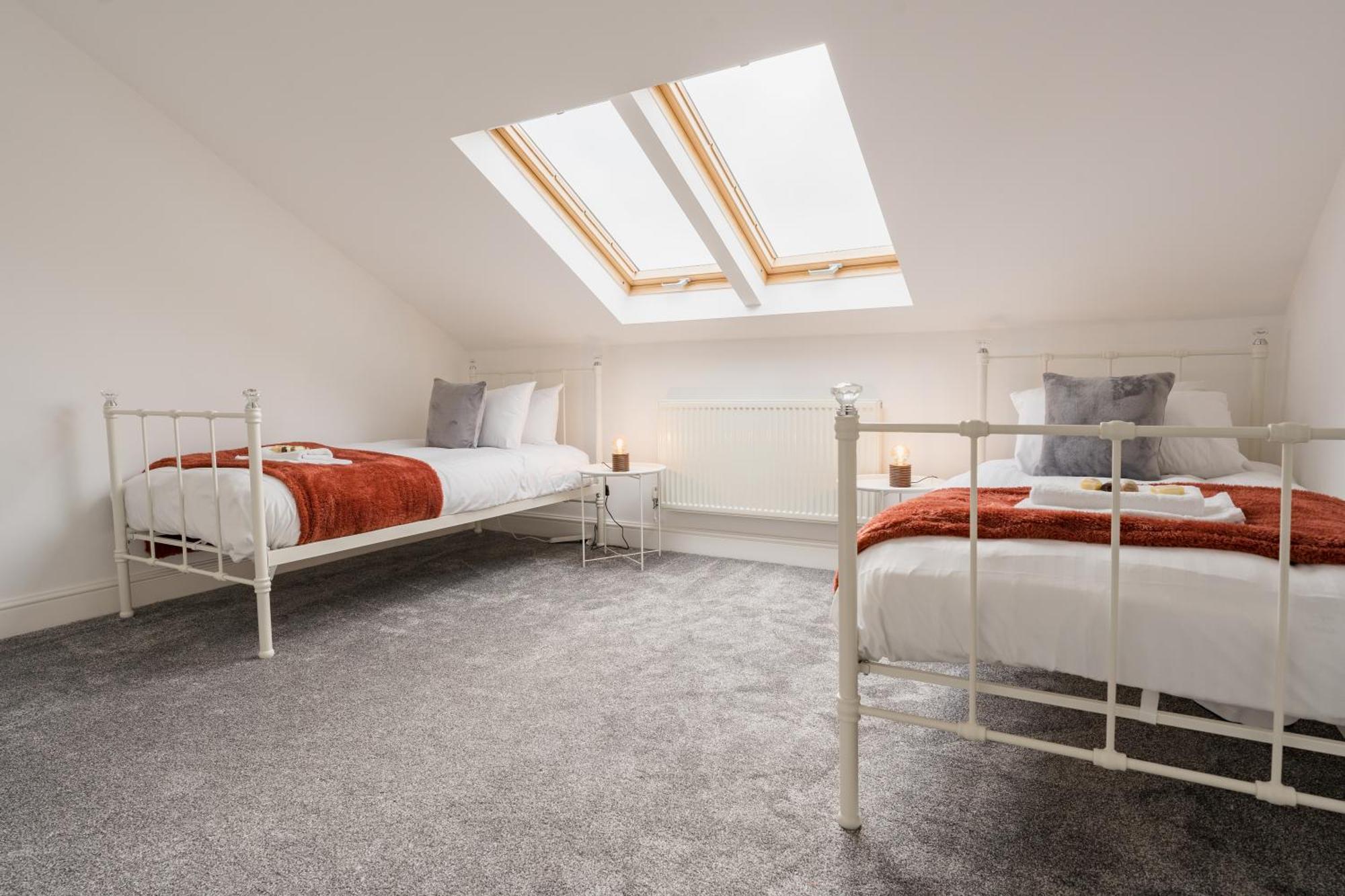 Beautifully Done 5 Bed Barn Conversion In - Sleeps Up To 10 Holiday home Heswall
